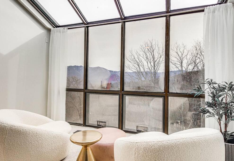 Villa Lux Retro Getaway W/ Ober & Smoky Mtn Views! à Gatlinburg Extérieur photo