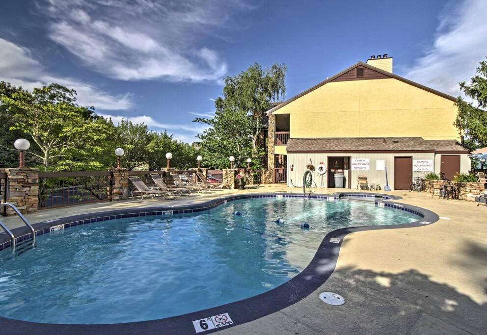 Villa Lux Retro Getaway W/ Ober & Smoky Mtn Views! à Gatlinburg Extérieur photo