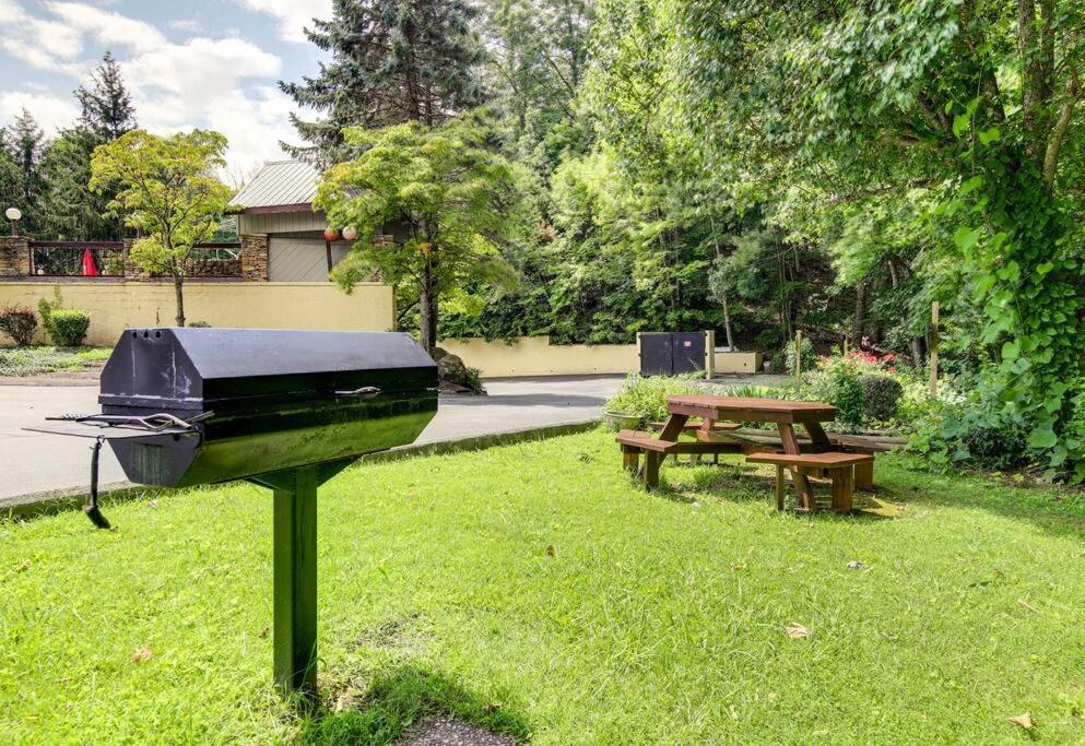 Villa Lux Retro Getaway W/ Ober & Smoky Mtn Views! à Gatlinburg Extérieur photo