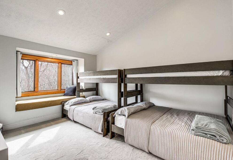 Villa Lux Retro Getaway W/ Ober & Smoky Mtn Views! à Gatlinburg Extérieur photo