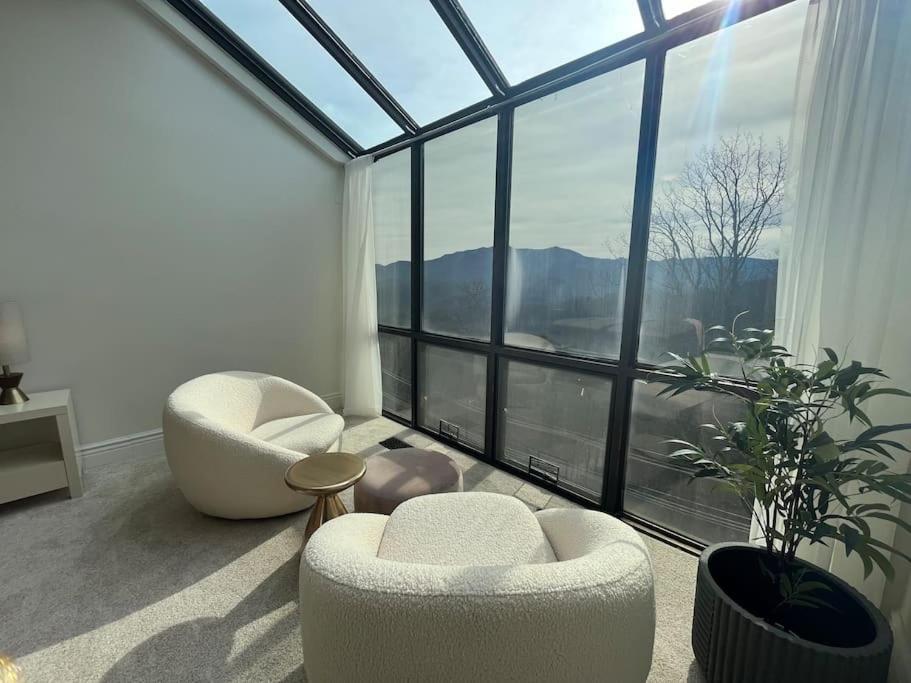 Villa Lux Retro Getaway W/ Ober & Smoky Mtn Views! à Gatlinburg Extérieur photo