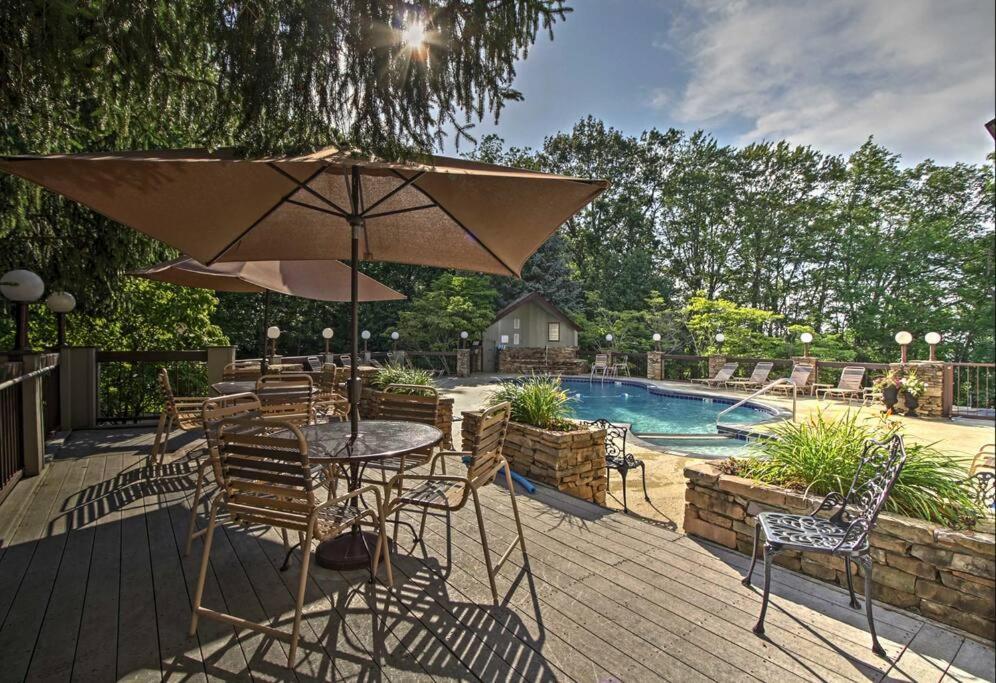 Villa Lux Retro Getaway W/ Ober & Smoky Mtn Views! à Gatlinburg Extérieur photo